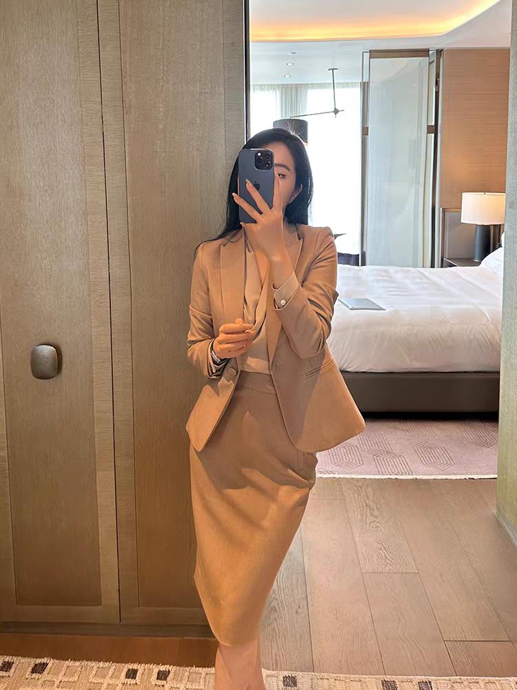 DI轻熟定制，减龄温柔气质裸粉色西装半身裙两件套。温柔系西装