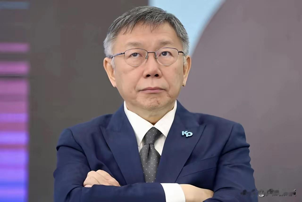 在柯文哲向国民党“开火”、搅动岛内政治格局之际，岛内学者许文忠今日发文提醒他：切