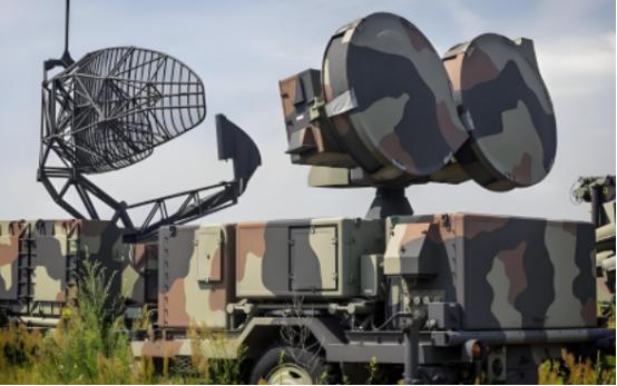 美军的“眼睛”，瞎了！解放军在南海释放的不是电子诱饵，而是宣告：从今以后，你雷达