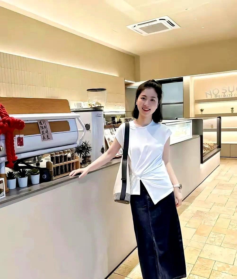 暑假原本是阖家团聚的好时机，却有不少父母在子女家匆匆折返。某位母亲在社交平台吐
