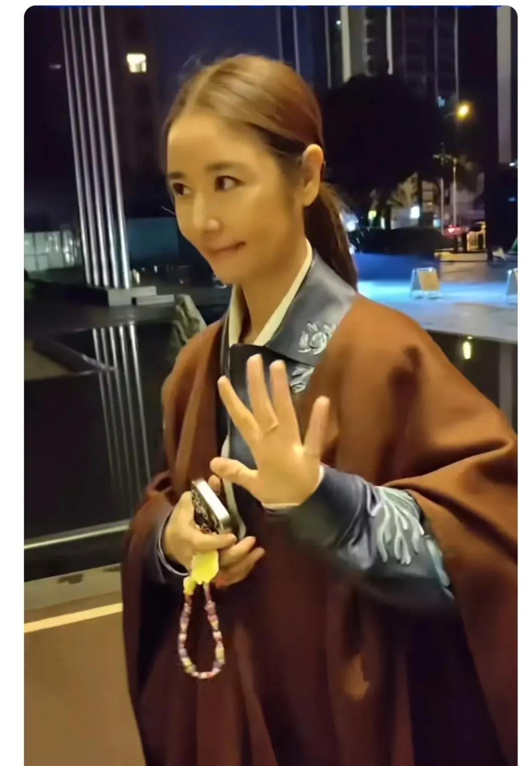 49岁的林心如跟情深深雨蒙蒙的陆如萍。还有还珠格格的紫薇，完全判若两人。天差地别