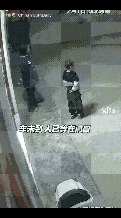 回家的意义！湖北恩施，一对夫妇开车浙江开车回老家过年，到家的时候都已经是凌晨3点