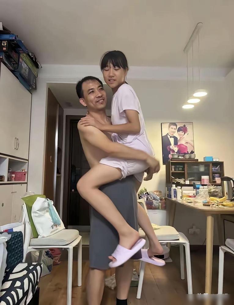 我直到三十多岁第一次谈恋爱，面对男友不合时宜的肢体触碰总不敢说不，才后知后觉想起