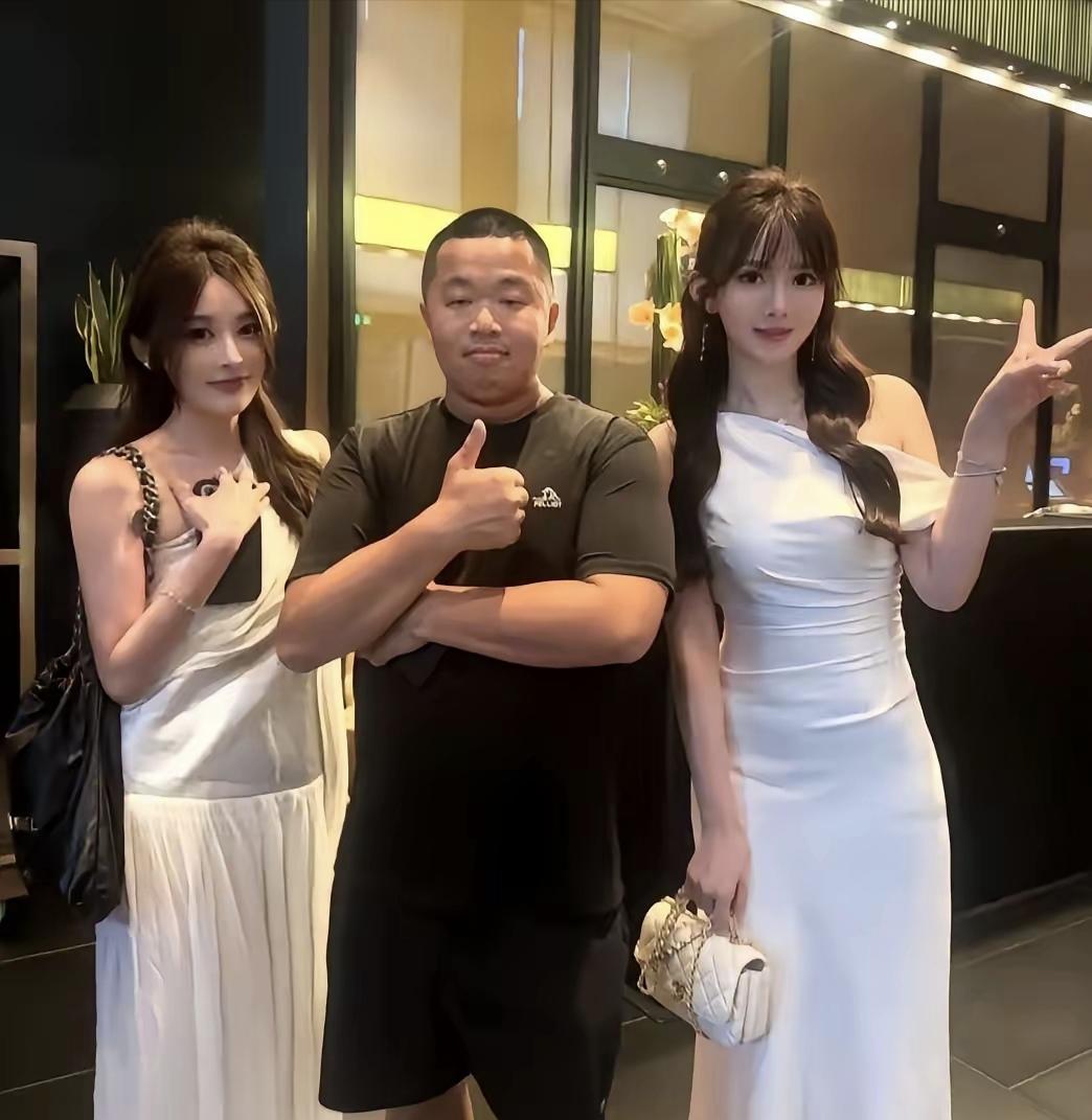 蓝战非被绿了不止一次，大家都知道，他在直播间说过几次。​他的心态不错，没有一蹶不