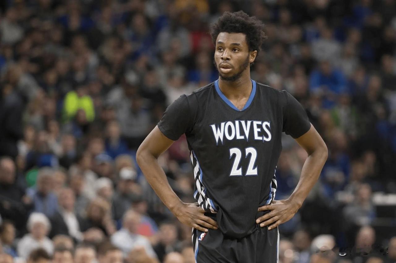 威金斯浪费天赋啊前NBA球员蒂格在一档节目中谈到威金斯年轻时期的身体天赋，他