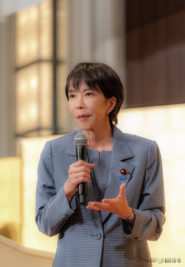 高市早苗在赌“中国会为了面子妥协”，而中国在等“高市早苗会先崩盘”高市早苗团