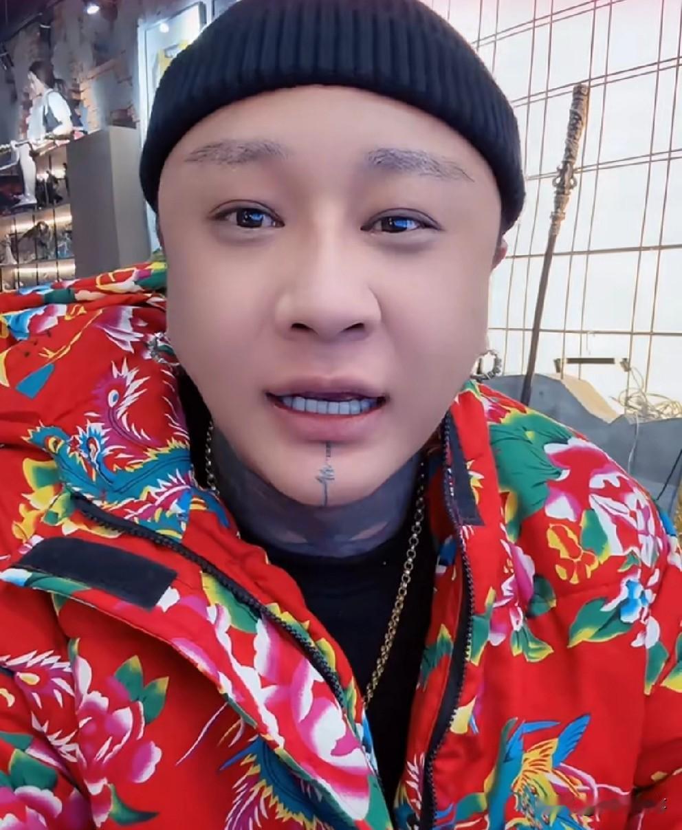 方丈为刘二狗鸣不平，说刘二狗罪不致死，只要你在海边就可以穿比基尼，只要你旁边有泳