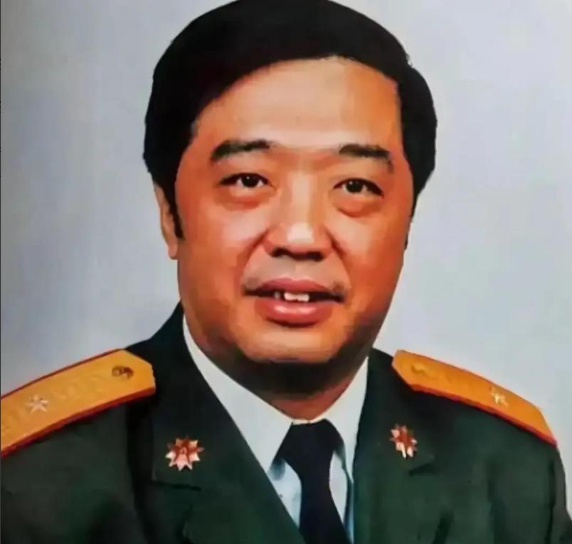 1963年贺龙独子没考上清华，找到父亲帮忙，谁知道贺龙居然大摇大摆开进了学校，而