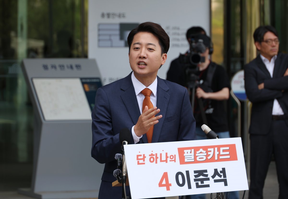 5月27日韩国多家民调机构公布了最后一次民调结果。由于28日起不允许再公布民调结