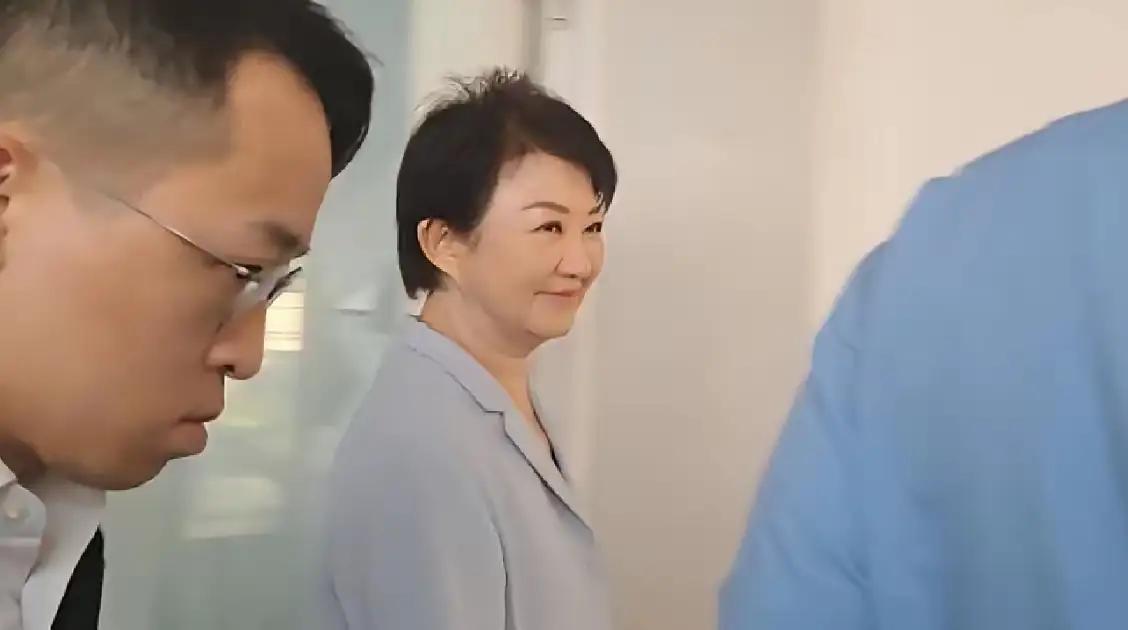 日菲瓜分台东海域记者质问，赖清德卢秀燕扭头就走，我方怒批″民族败类"！
