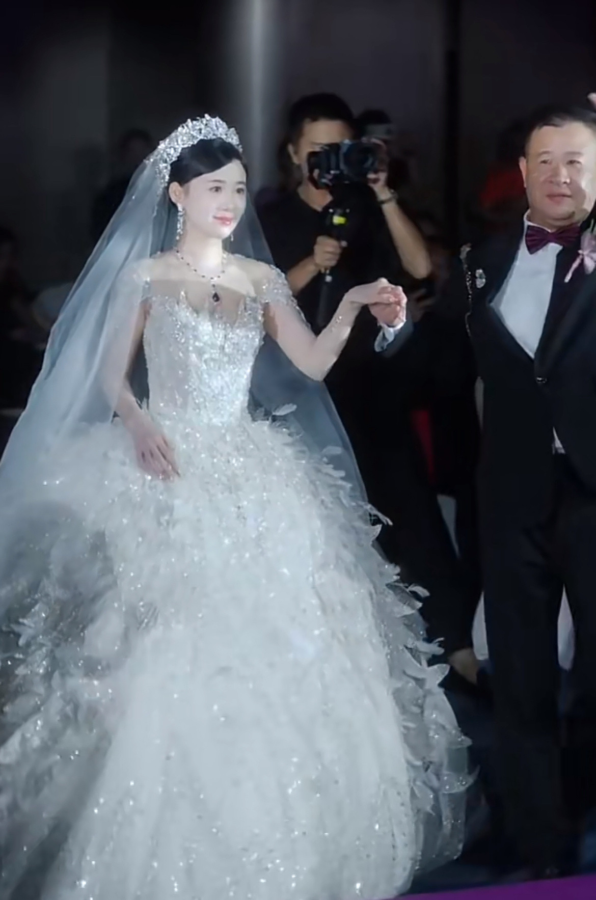 特步二公主生娃看见没！正经财阀集团大买卖家的不论嫁还是娶都是圈子里的孩子！跟明星