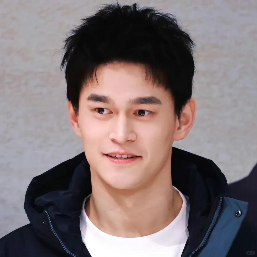 妻子的浪漫旅行李纯想买小碗没钱，金莎想吃糕点也没钱，孙杨带老婆滑冰有钱；