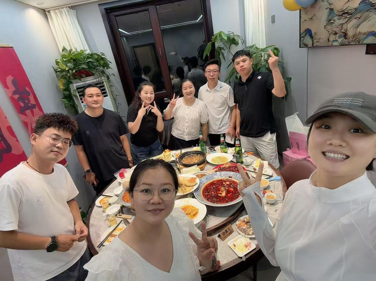 山东济南。