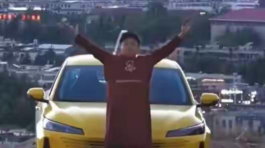 青春没有售价，这句口号今年夏天被一个重庆小伙儿给玩明白了。重庆有个搞笑网红