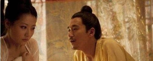672年，李元礼被儿子推倒在地，怒骂“老不死的”。盛夏时节，徐王府花园内