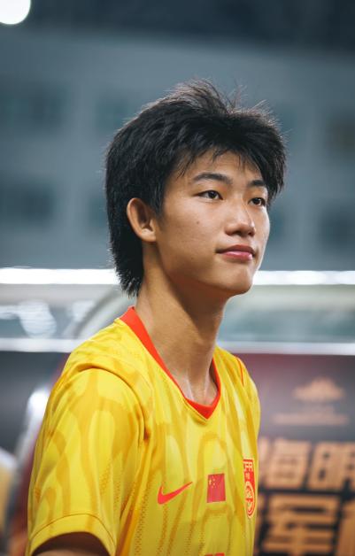 从未签约职业球队的赵松源，为何让勒沃库森U17主帅赞不绝口？这位德国教头赛后直言