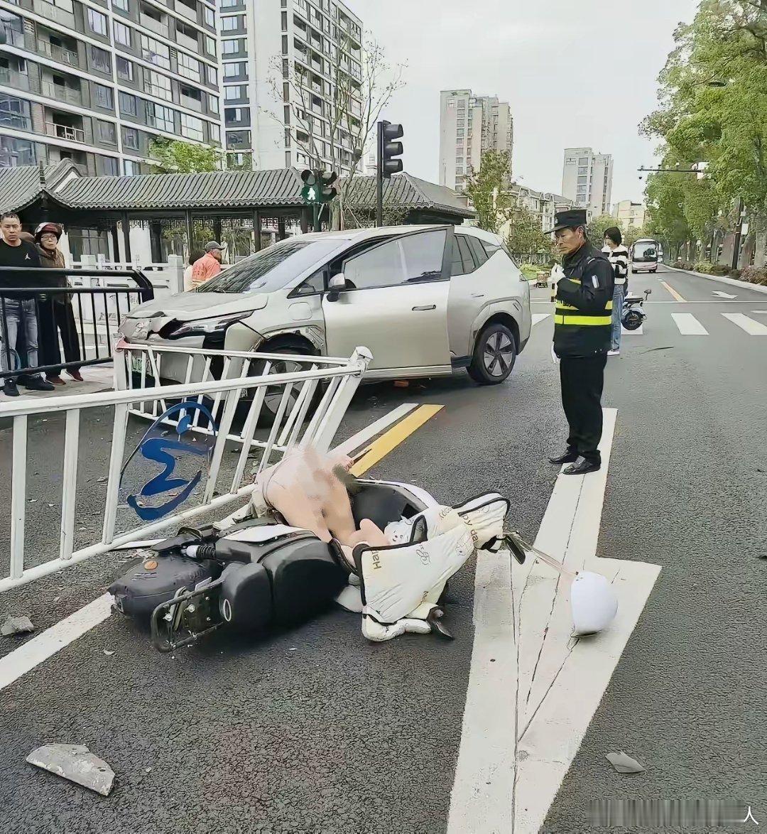 开车真的~真的~要注意驾驶安全​​​