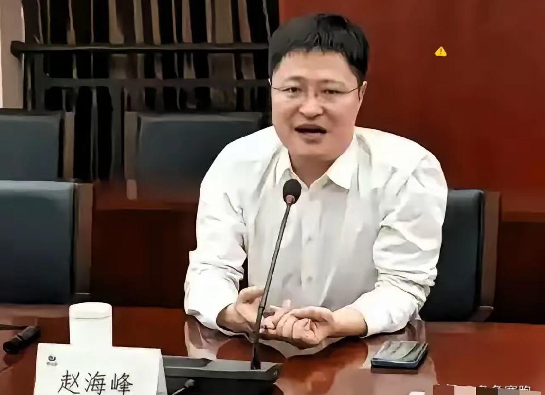 赵某峰、郁某栋刑拘之后，​​有2个人害怕了。​​一个是打电话把女员工临时喊来