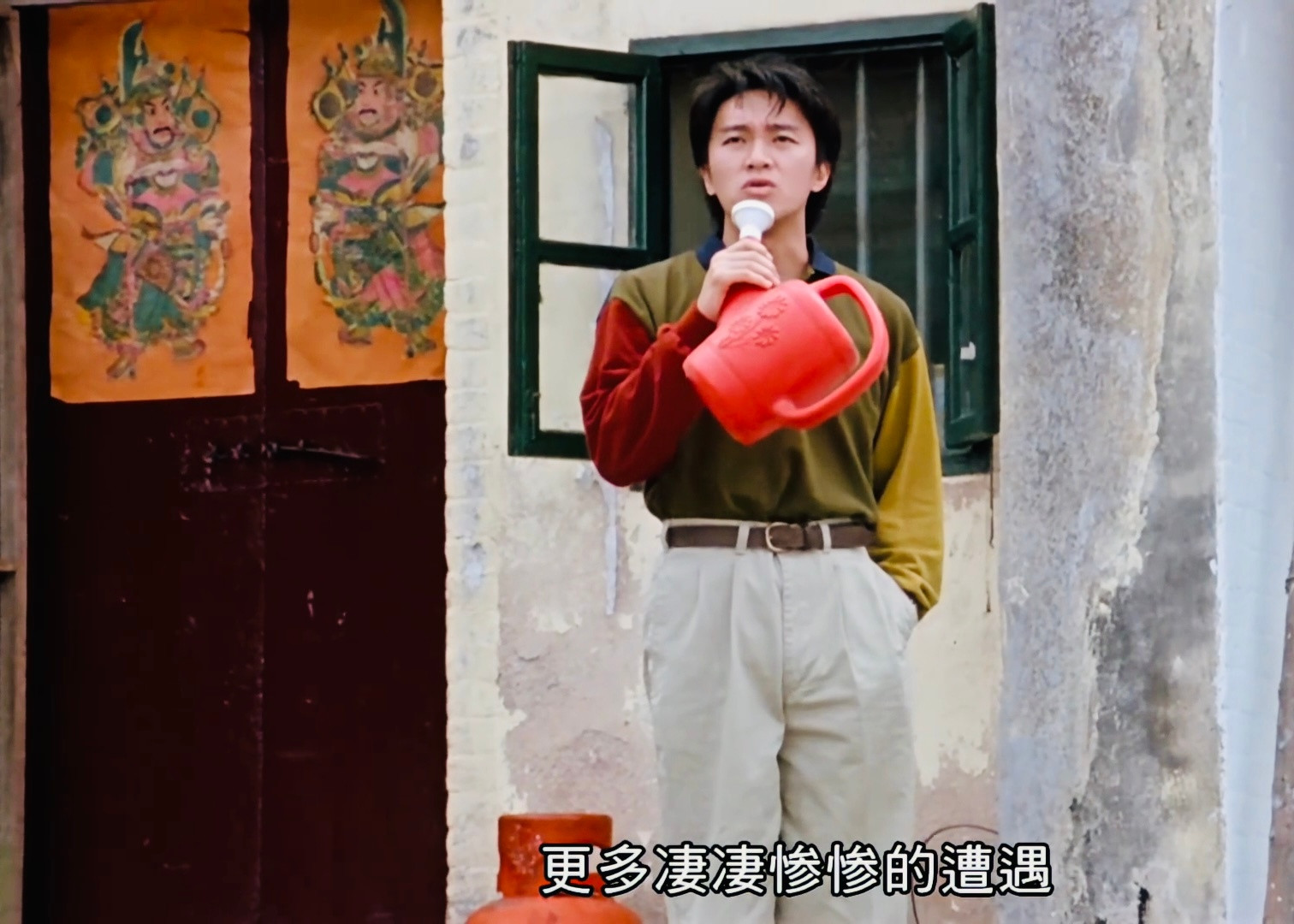 作为第二男主角，周星驰在《赌侠》里还是让了戏的，尤其是演对手戏他是有所收着的，看得出他想交这个朋友，