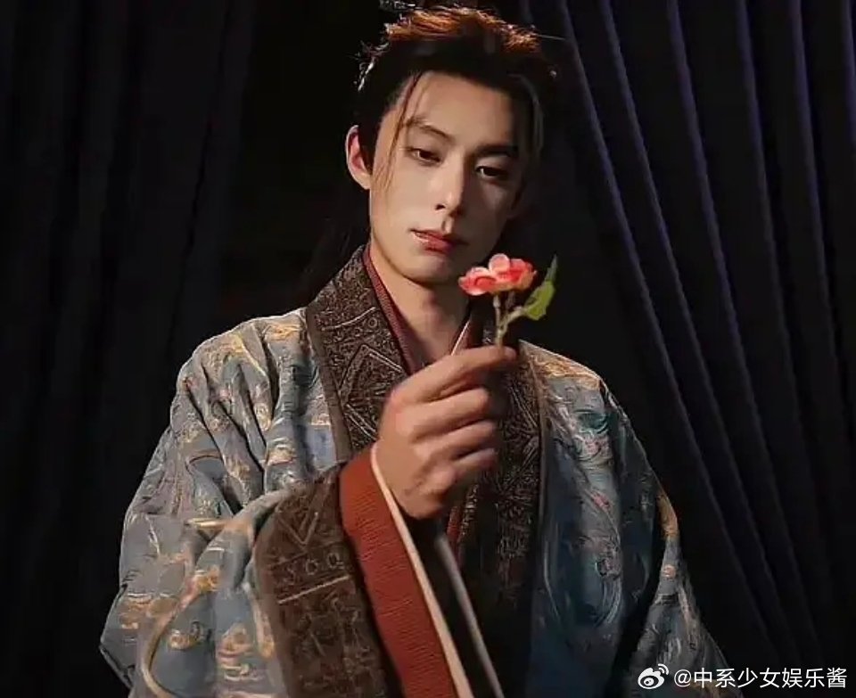 王鹤棣这，好鸡肋的妆造