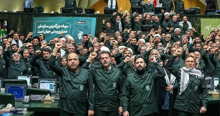 伊朗陷入建国以来最艰难时刻