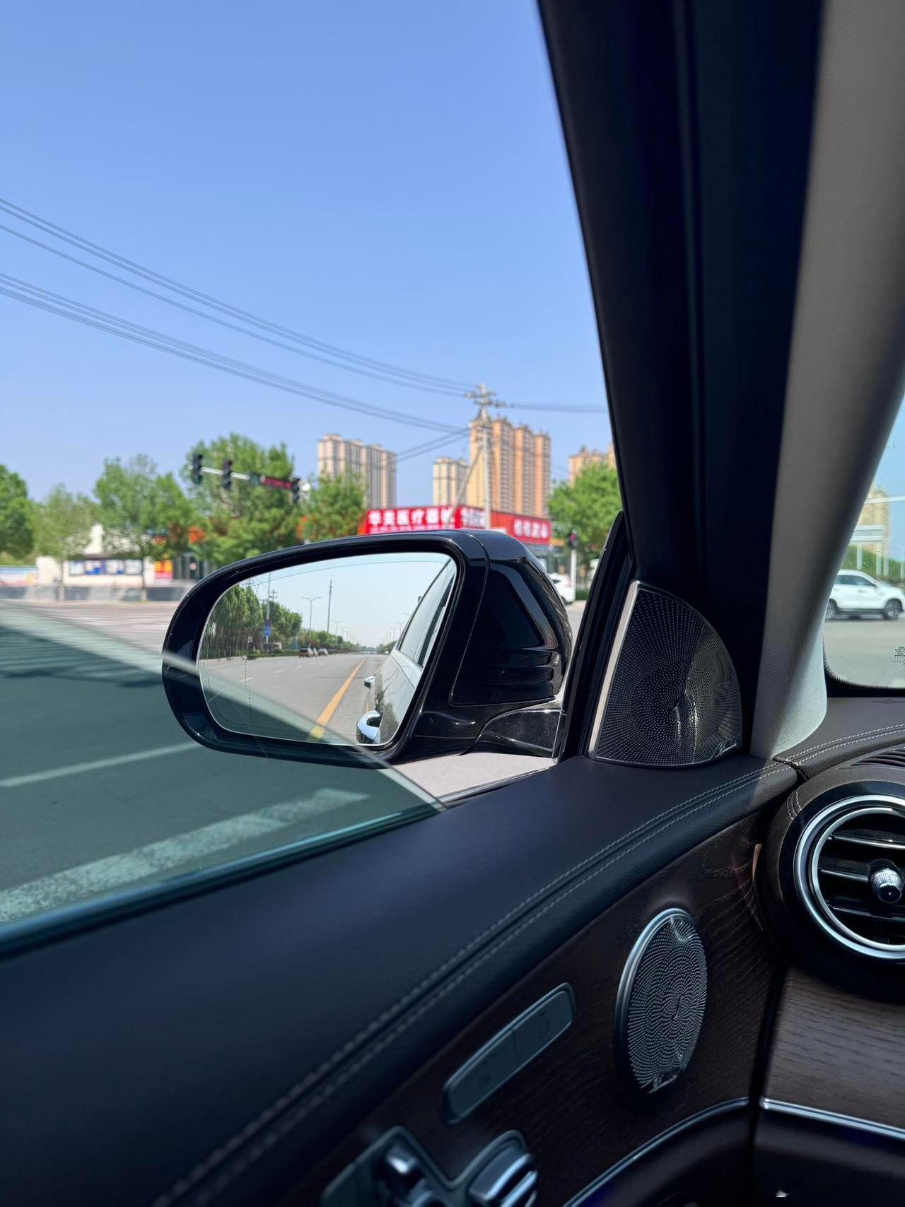 老韩好久没煮饭了，趁周末出去买了点菜，亲自下厨，大功告成，晚饭开吃！黄金金价