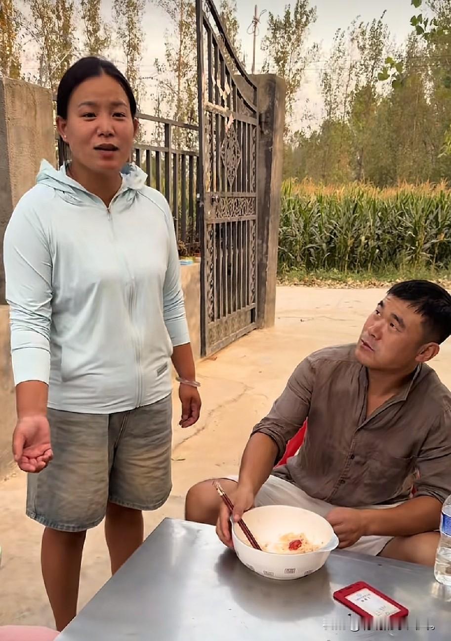 小故事！要说这半熟，是个酒囊饭袋，真是一点没说错呀。他的肚子就像一