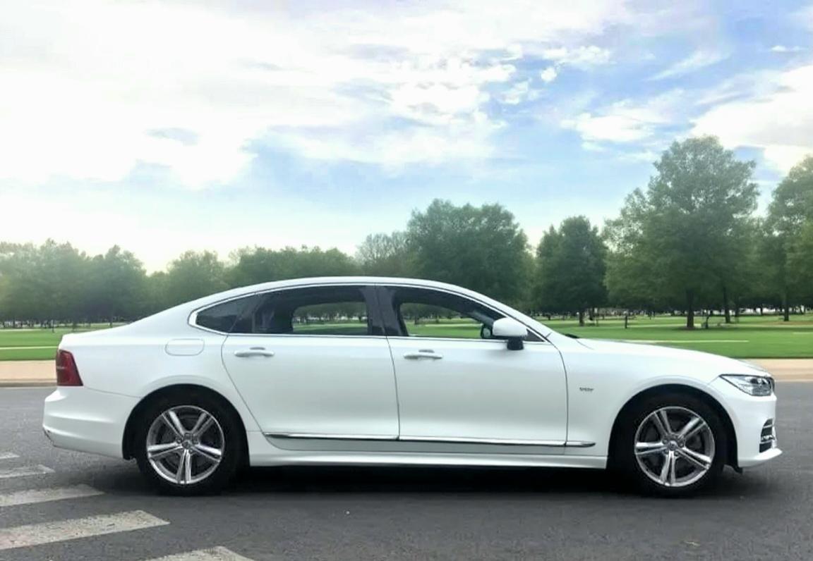 其实国内是有一批进口的沃尔沃s90的，而且沃尔沃s90的至尊版本，当年一共卖了2