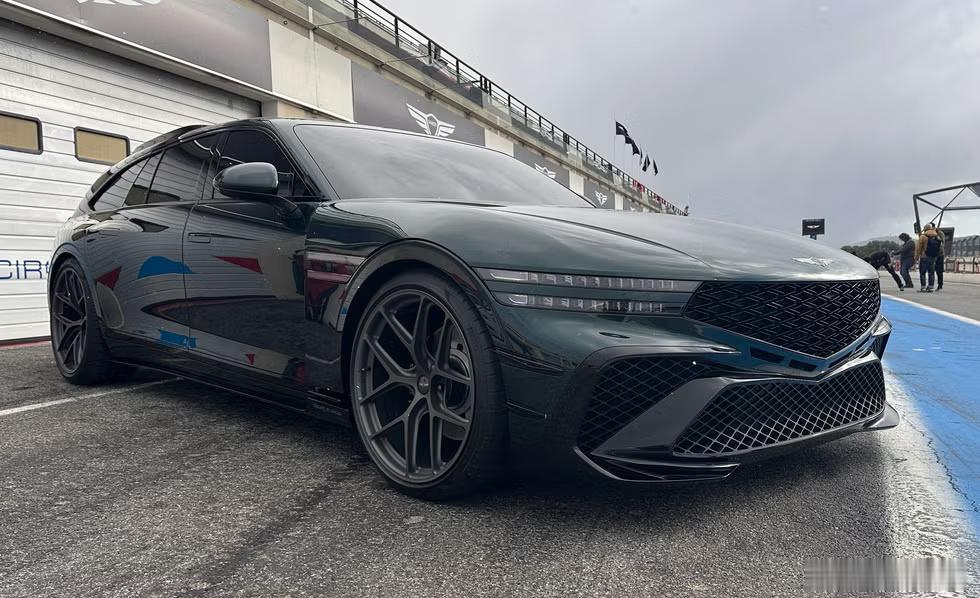 现代旗下的豪华副品牌Genesis最近展出了G90Wingback概念车——没