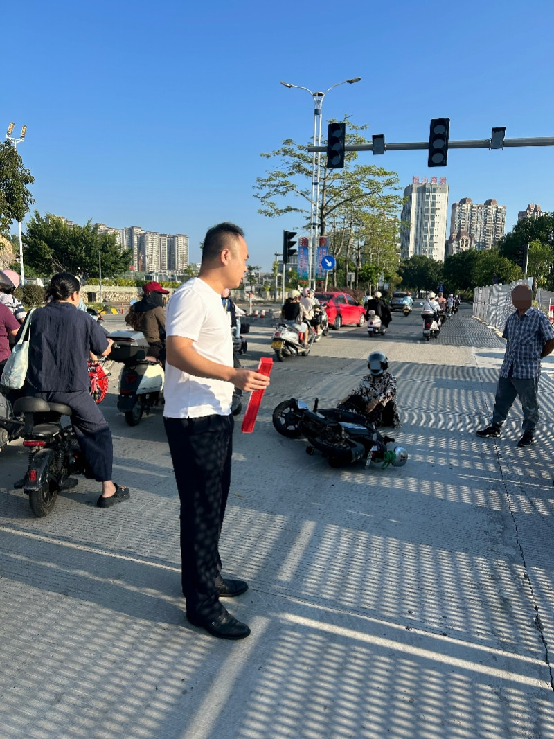 阳江监狱民警上班途中再度救助车祸伤者! 曾获评“广东好人”