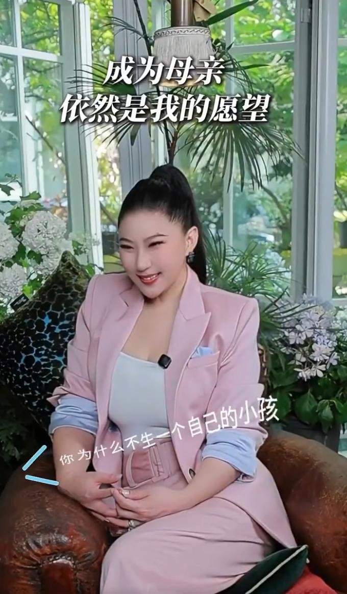 谢贤小49岁的前女友Coco这半年来变得相当活跃，三天两头发布影片，公开个人近况