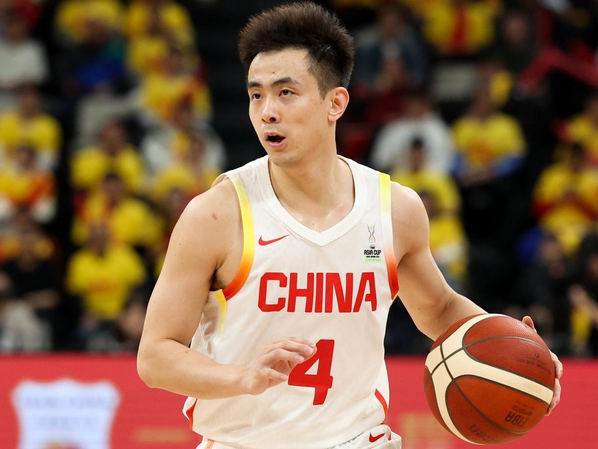 CBA最新消息：据知名篮球自媒体人贾磊报道，尽管辽宁男篮球长赵继伟不参加和北控男