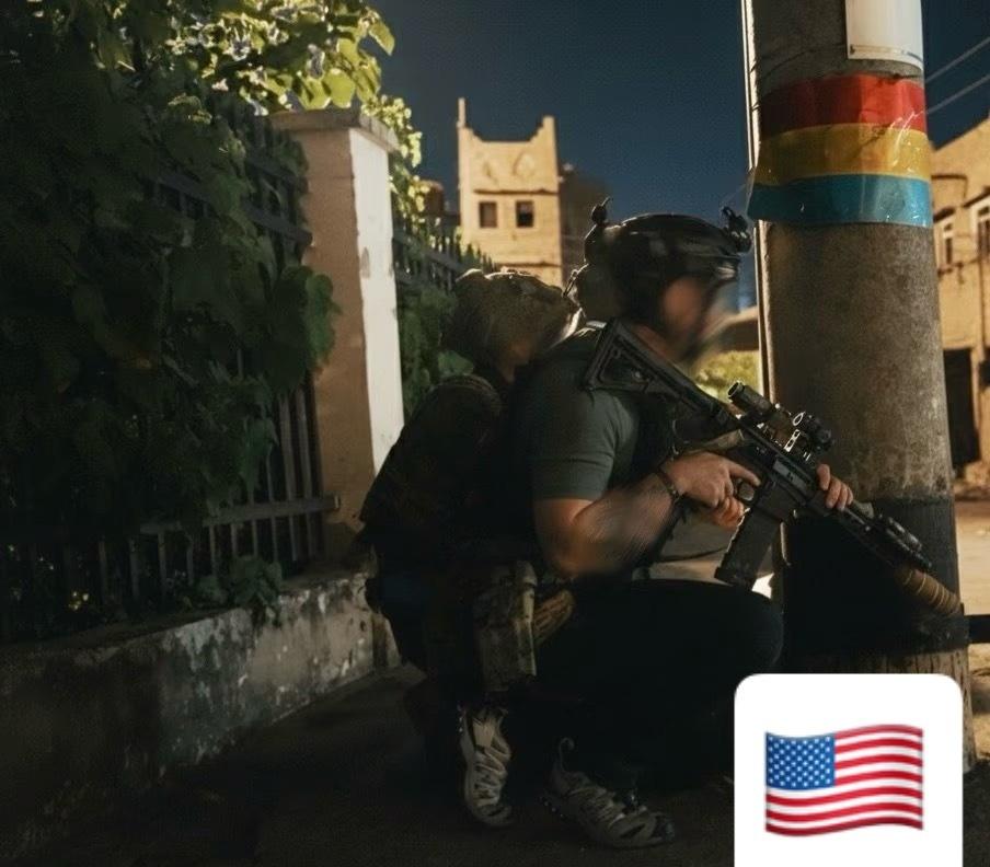 据说是当晚在街头配合行动的CIA，让TM渗透的和筛子一样，武器装备全带进来了。