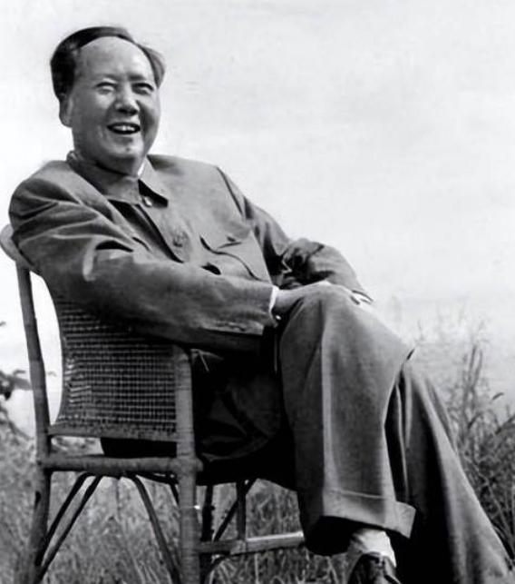 1947年，一位庙里的老和尚对毛主席说了一句话，“这黄河，谁都游得，唯有您不行”