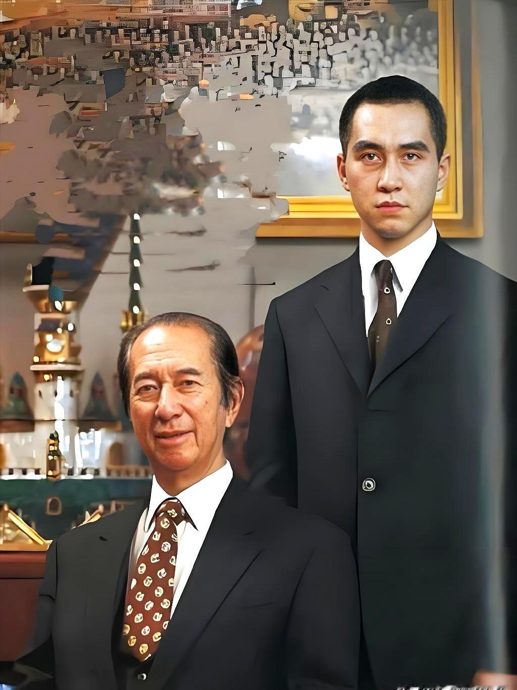 当镜头扫到二房独子何猷龙时，眼睛总先往脚跟瞟。个头大概一米六五，没接住何鸿燊那
