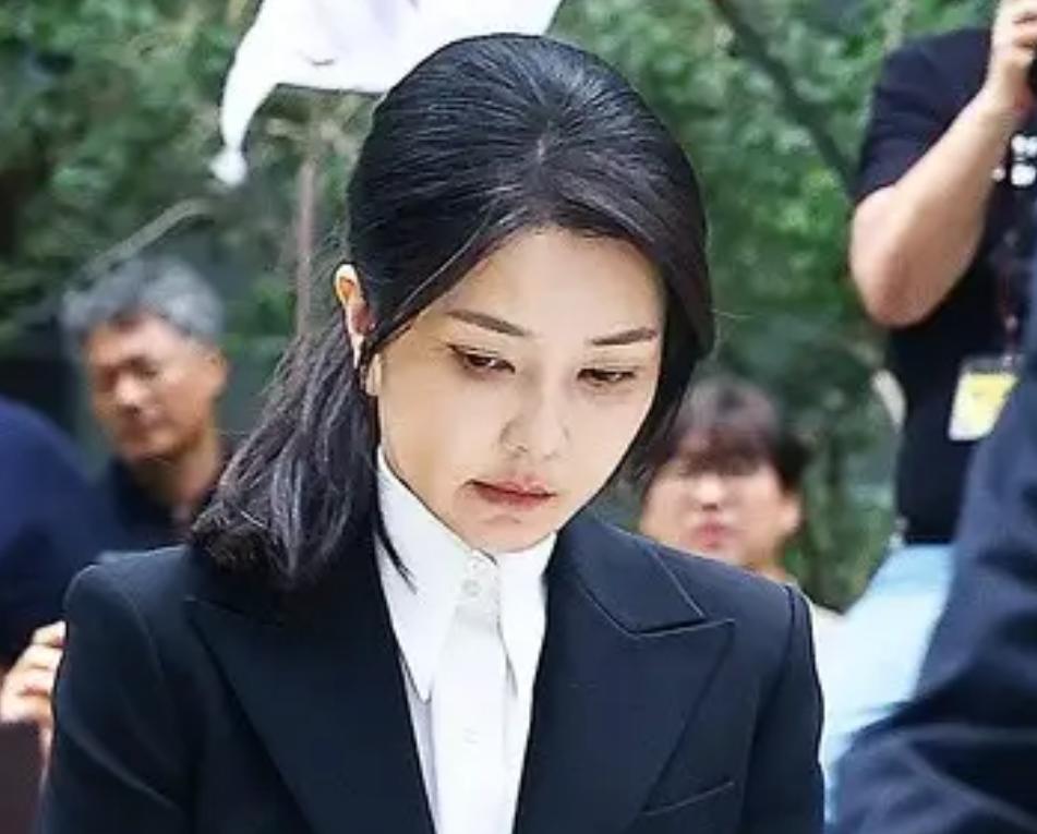 果然不出所料，李在明要整死尹锡悦的套路已凸显，那就是，先把尹的亲信死党和夫人给整