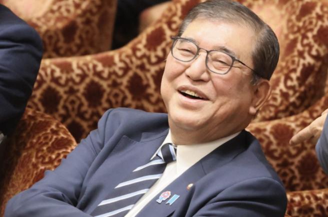 日本为何总要赌国运侵华？很多人以为是军国主义。错了！真相是，日本前首相石破茂亲口