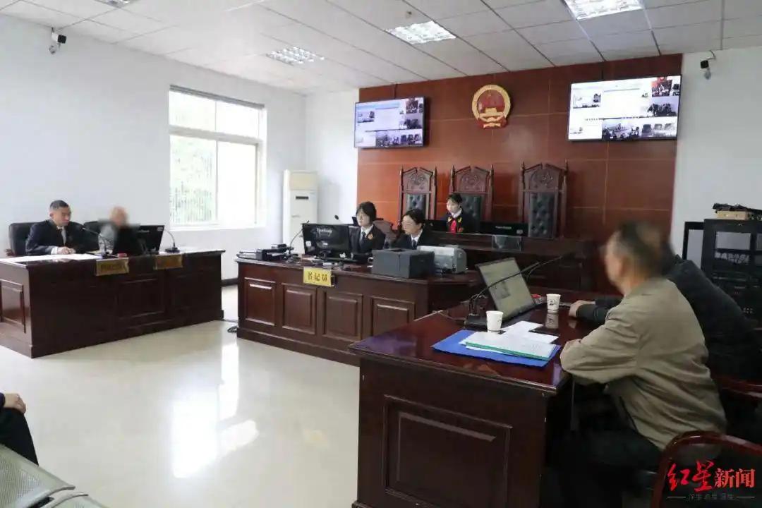 男子在家门口安装监控，遭女邻居起诉！女邻居：“你偷窥我的隐私，必须拆除！”男子：
