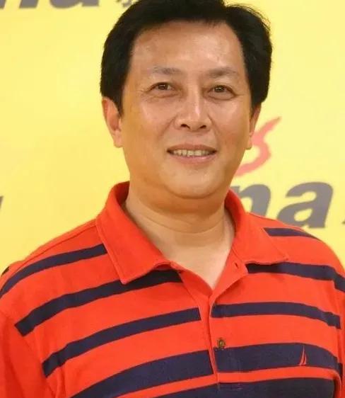 扮演毛主席的演员，除了古月，就是唐国强，最认可的就是他俩。唐国强之后，还没发现有