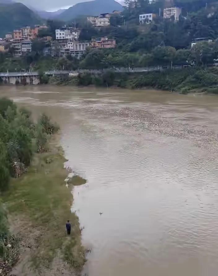 💥彩礼，把婚姻逼上绝路！谁tm能想到，一场婚礼竟变成生死时速？三万块