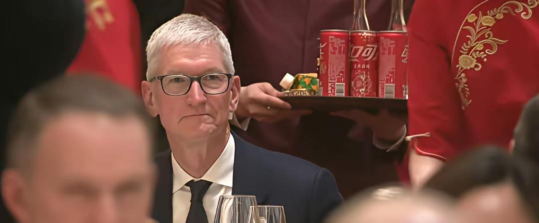 知道特朗普好这口，国宴就给他上了限定款的…图中的可乐是我国市场的常规版经典可