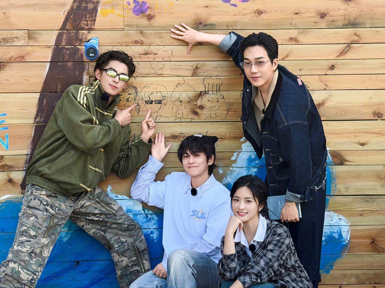 只能靠武艺来区分哪几张是八年前哪几张是现在，王鹤棣真的一点都没变耶