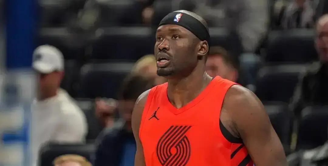 开拓者没选杨瀚森，不是看走眼，而是算准了你算不到的一笔账。他们用43号签，