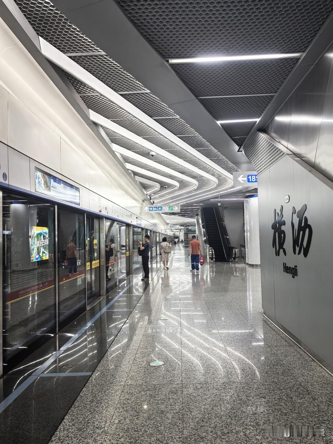 横沥转跨市公交去深圳前海湾，广州地铁18号线，怎么区分快车还是慢车？第一次搭