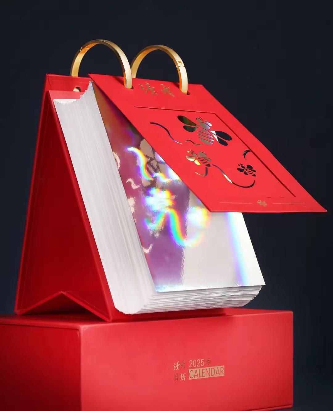 幽默·懂事了，除夕夜，我照例给儿子100元压岁钱。​儿子没接钱，正色道：“