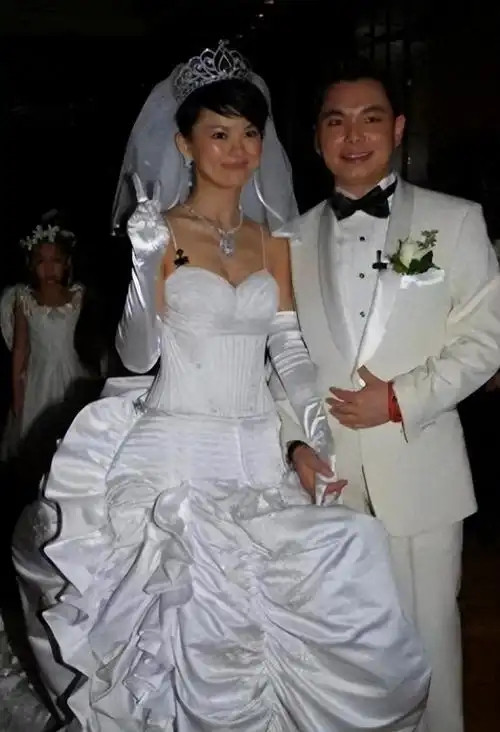 2006年，李厚霖和李湘离婚，他翻脸大骂：“我这辈子犯的最大错误就是娶了这个贱女