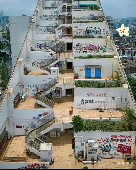这个房子的设计师简直是个天才。