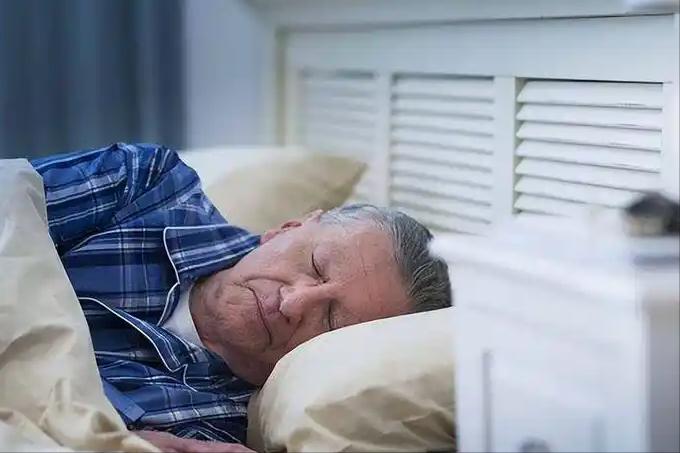 🌙上了年纪，不能睡觉太早？医生：过了62岁，睡觉最好不早于这个点。你有没有