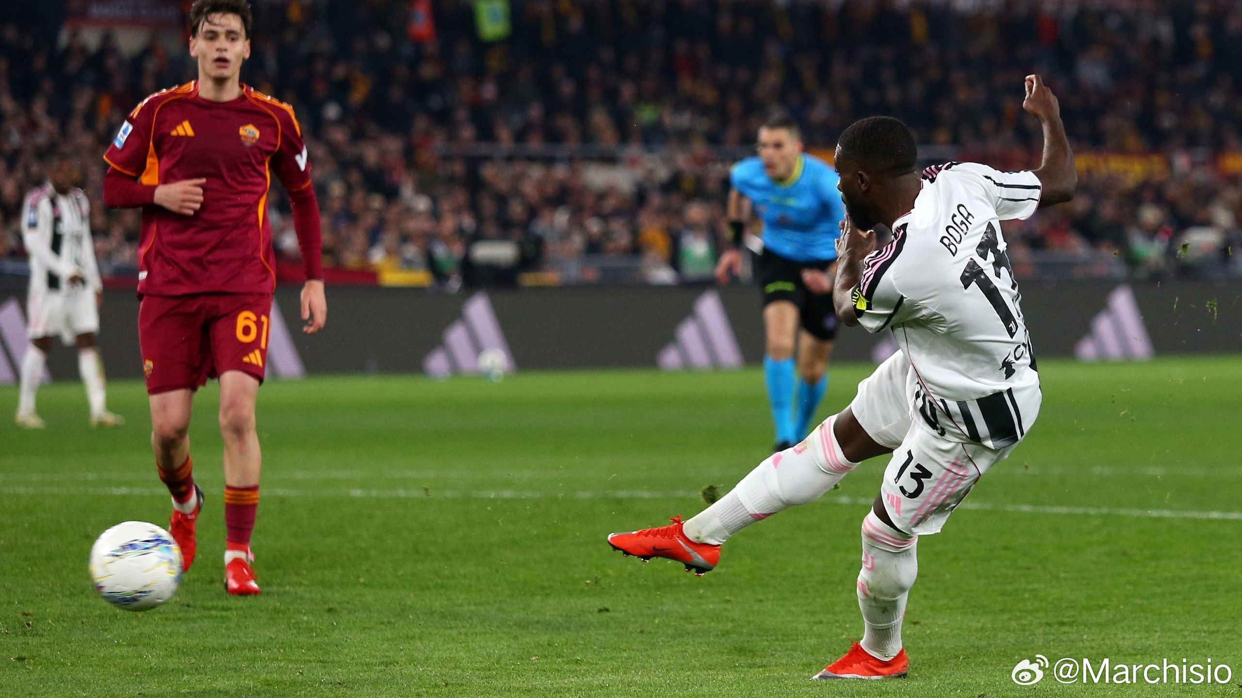 全尤文：博加加盟尤文图斯1个月的表现良好，只要上场就有作用，非常好的承担起了伊尔