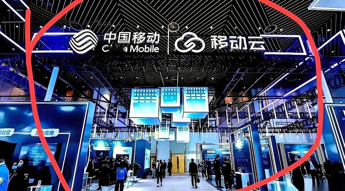 天，刚刷到一个数据，腿都软了。中国铁路，员工204万。啥概念？就是这一个单位